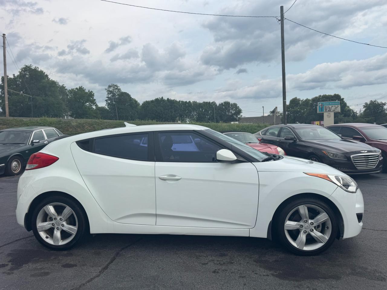 Hyundai Veloster Base 3D Coupe 2013