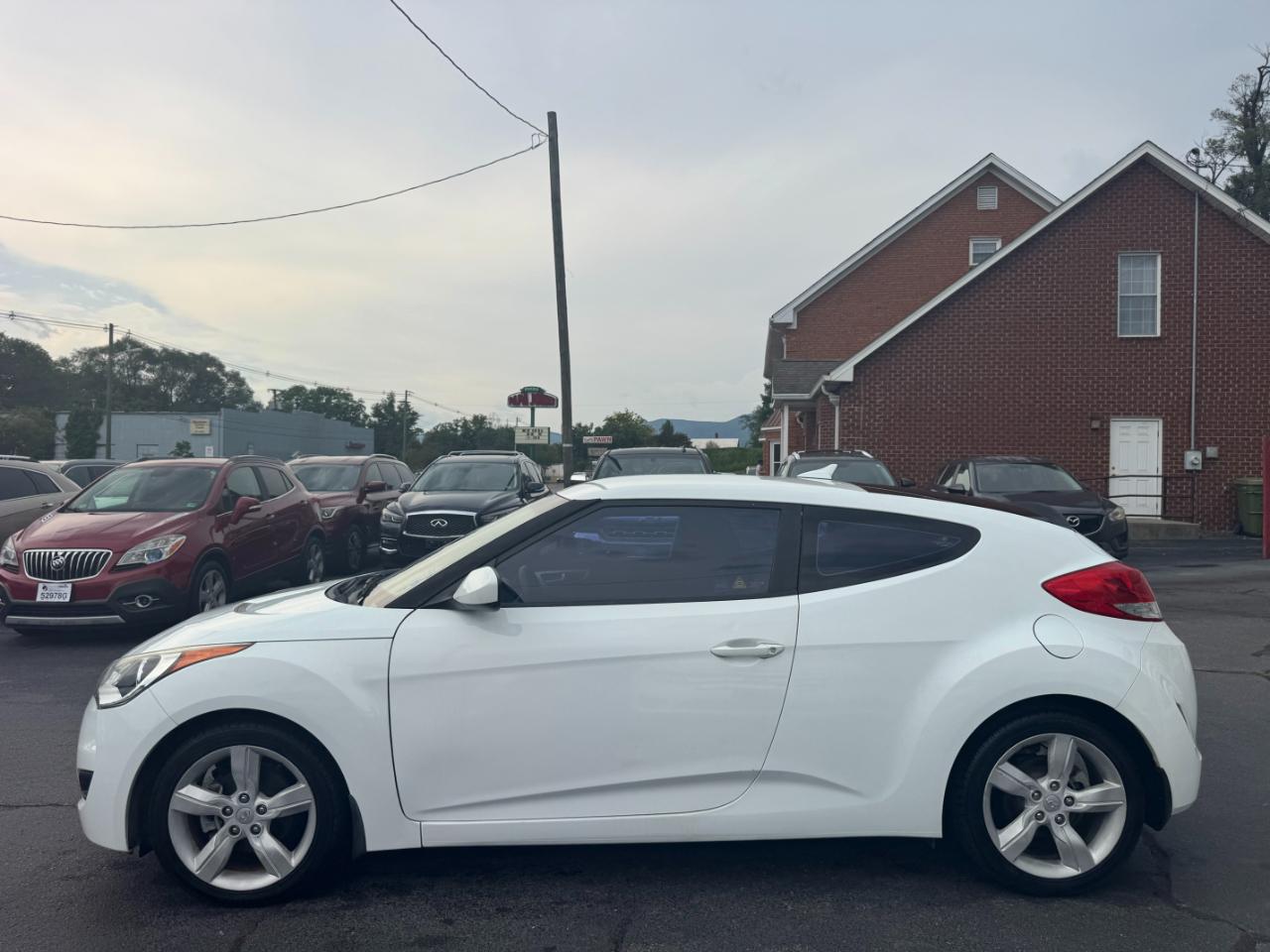 Hyundai Veloster Base 3D Coupe 2013