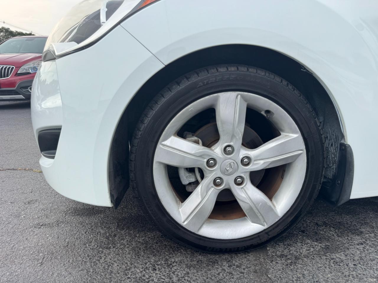 Hyundai Veloster Base 3D Coupe 2013