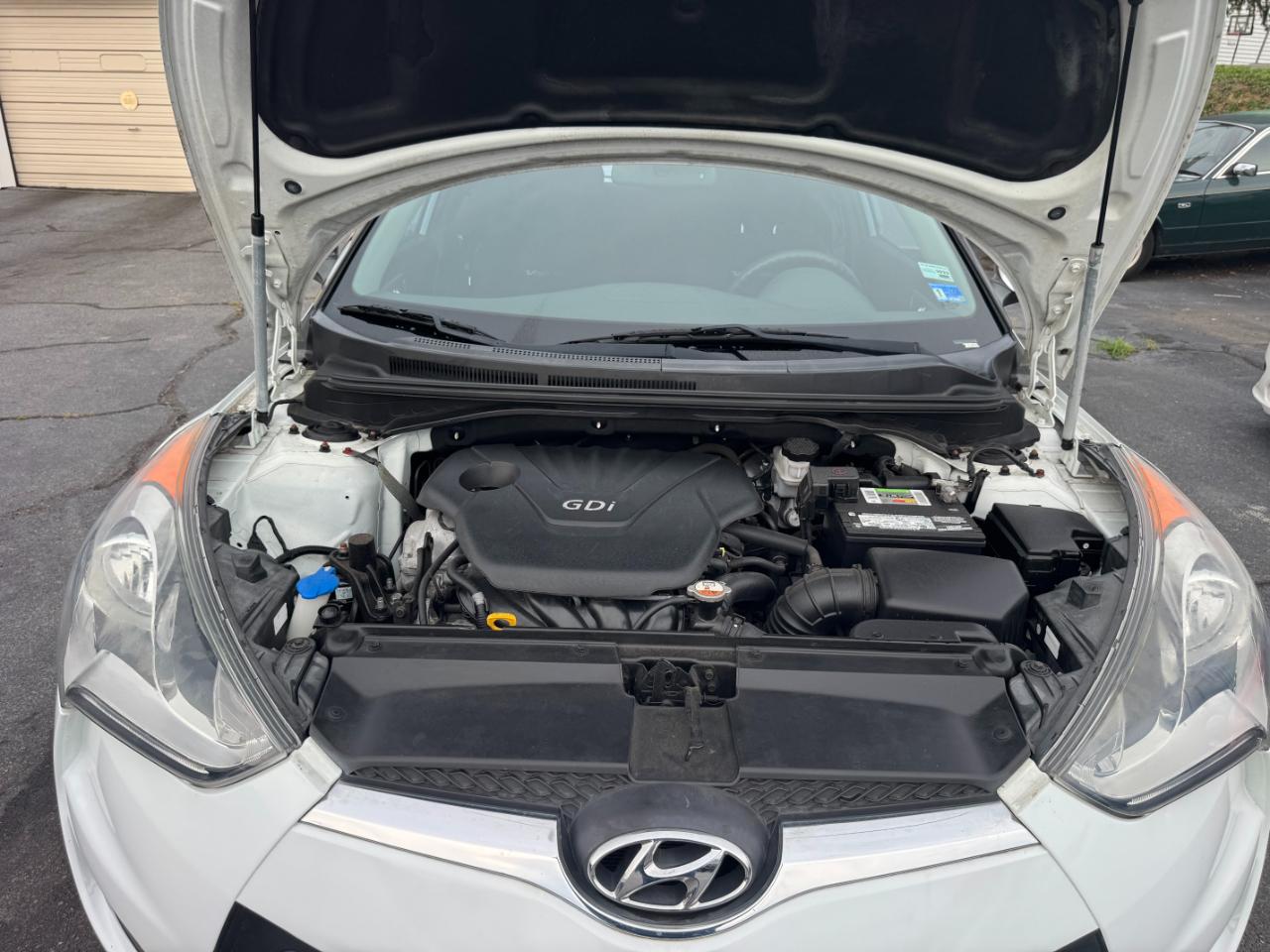 Hyundai Veloster Base 3D Coupe 2013