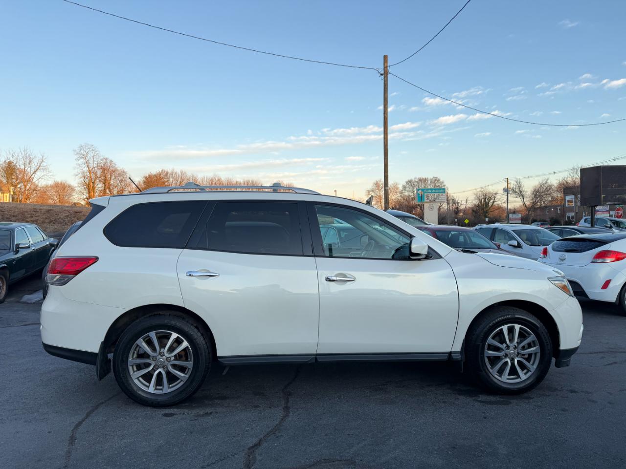 Nissan Pathfinder SV 4WD 2016