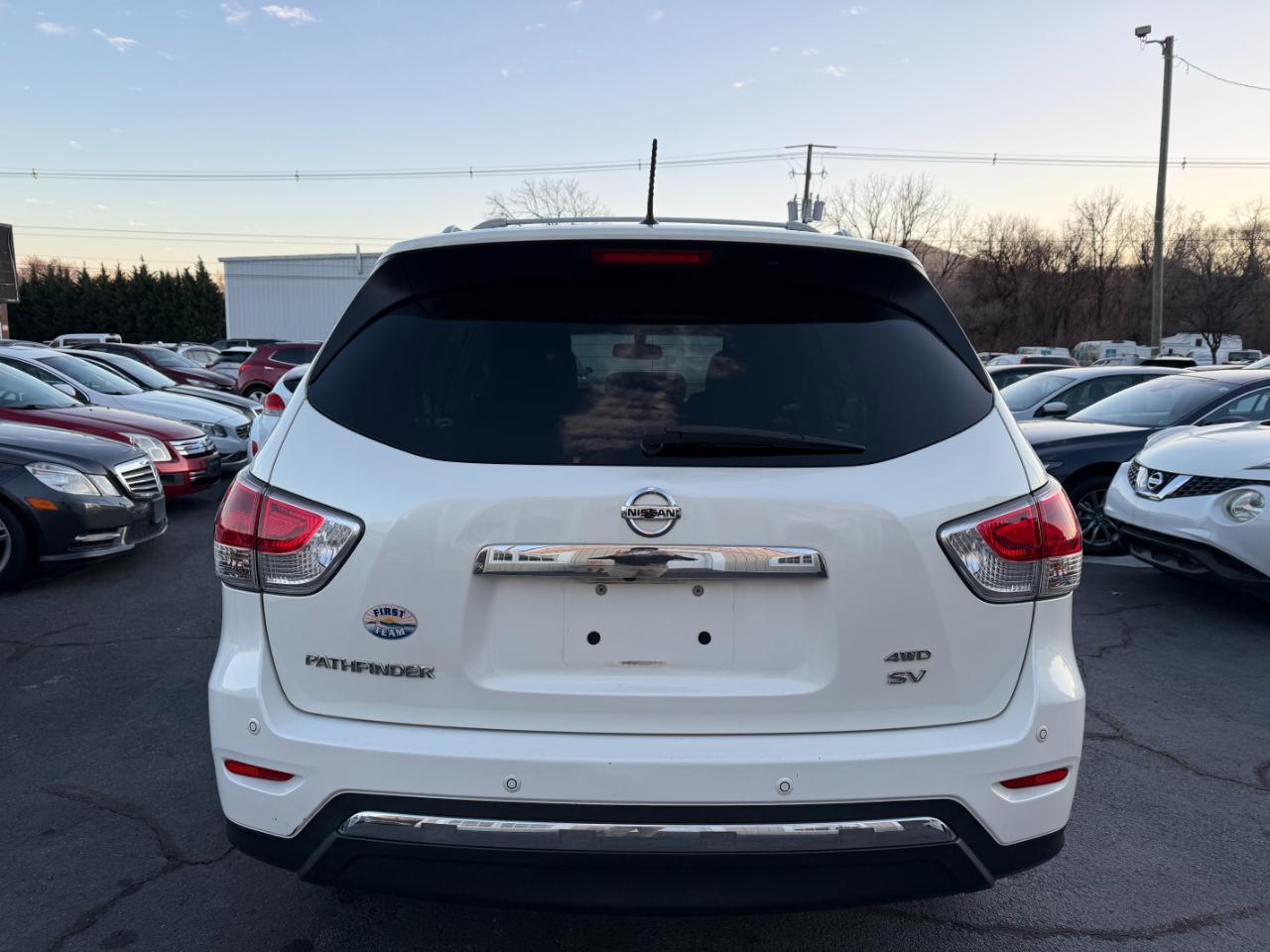 Nissan Pathfinder SV 4WD 2016