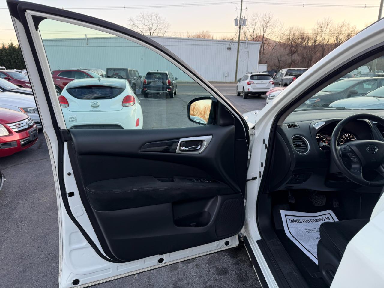 Nissan Pathfinder SV 4WD 2016