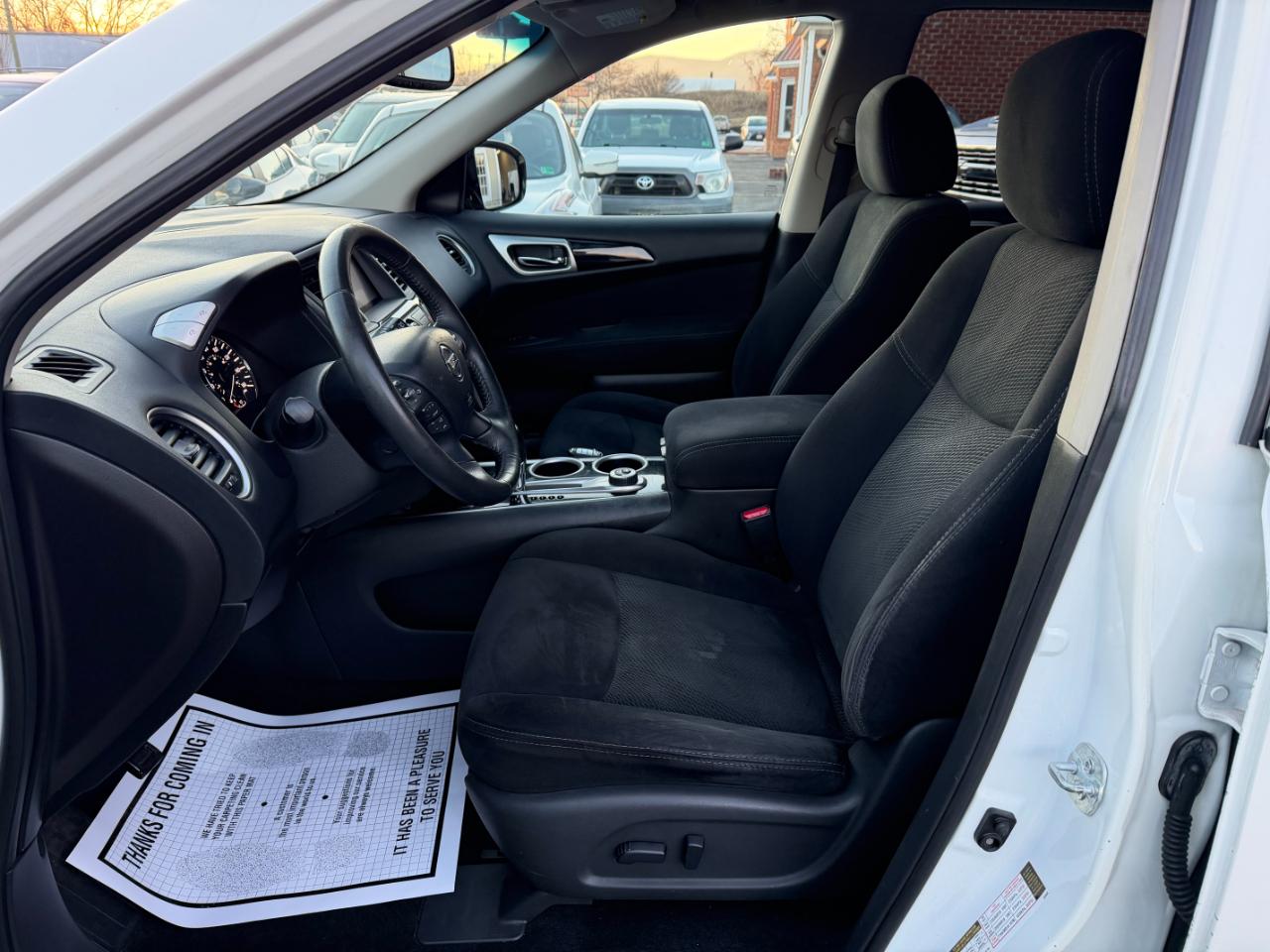 Nissan Pathfinder SV 4WD 2016