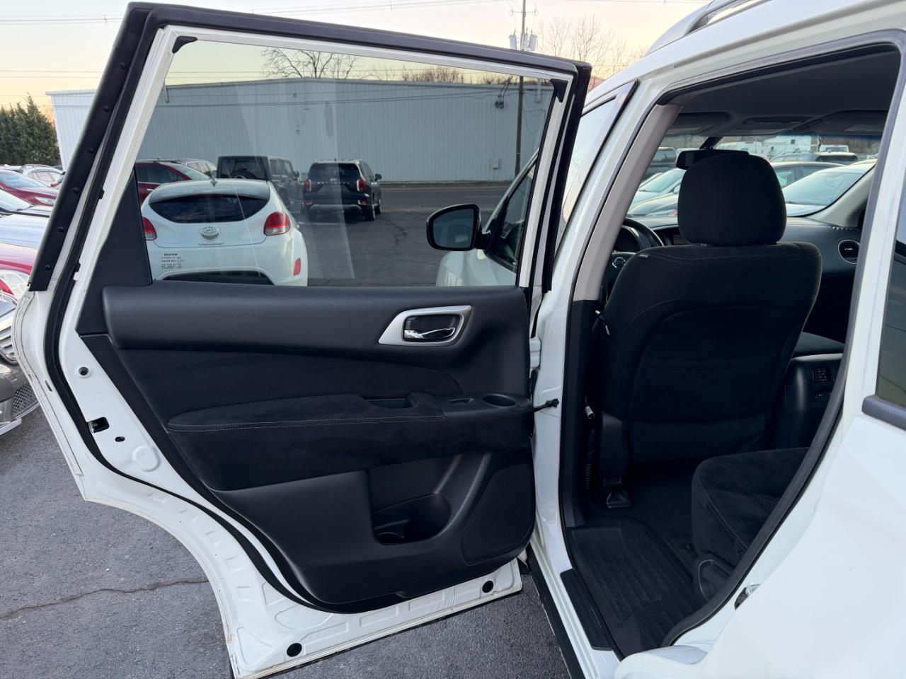 Nissan Pathfinder SV 4WD 2016