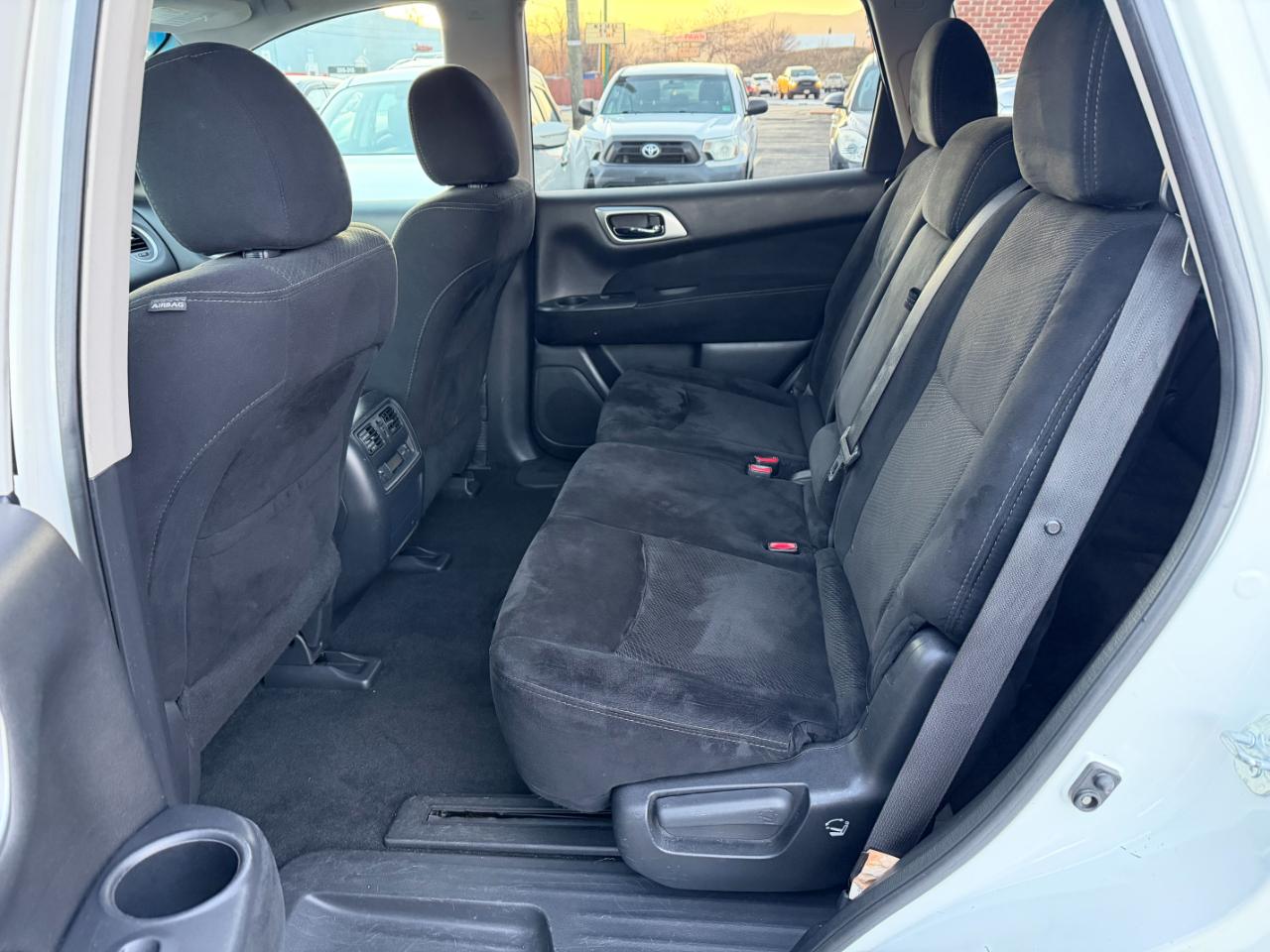 Nissan Pathfinder SV 4WD 2016