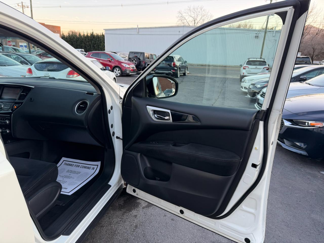 Nissan Pathfinder SV 4WD 2016