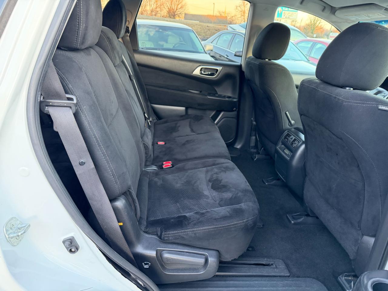 Nissan Pathfinder SV 4WD 2016