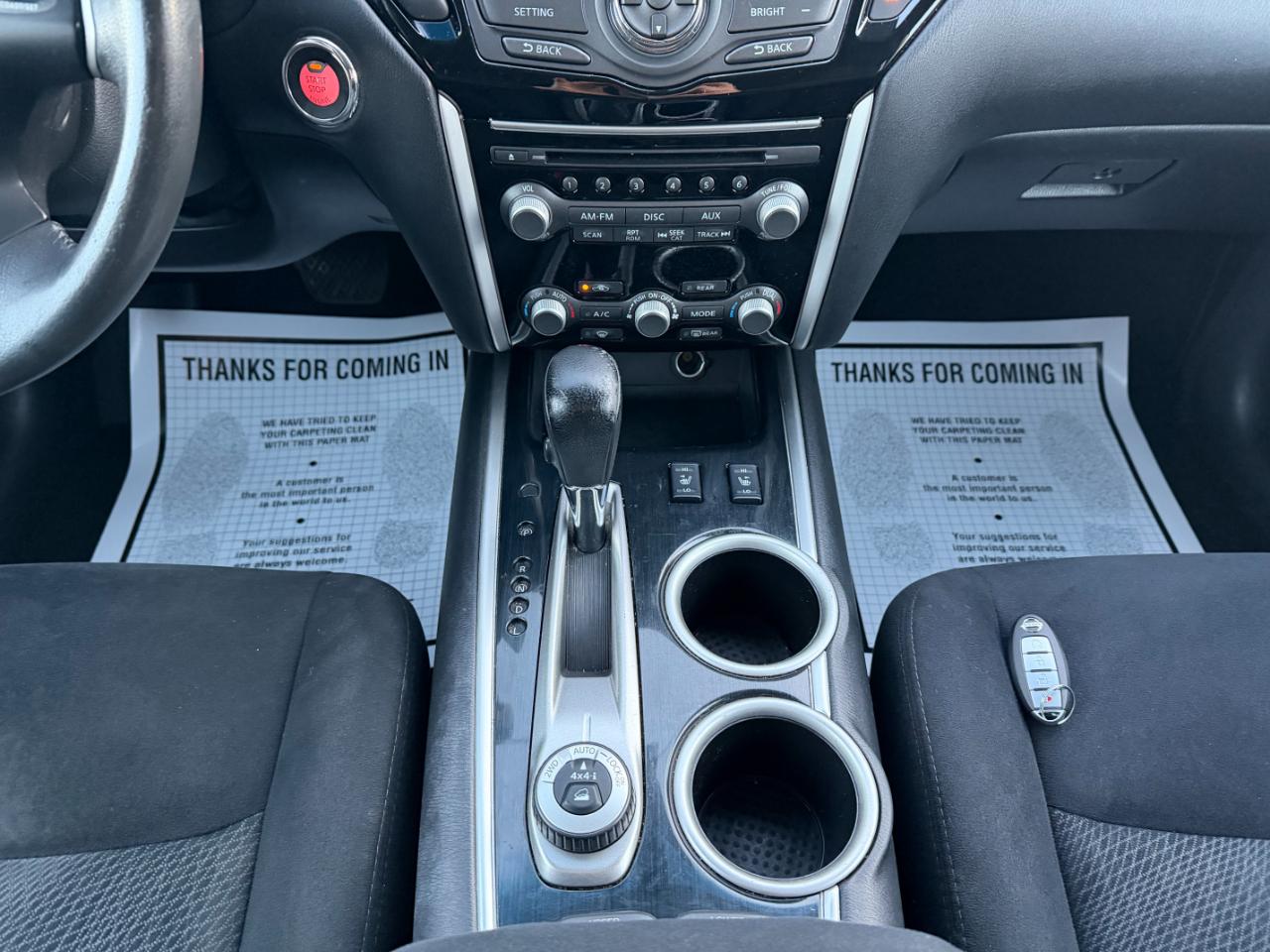 Nissan Pathfinder SV 4WD 2016