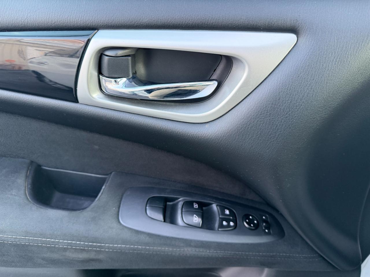 Nissan Pathfinder SV 4WD 2016