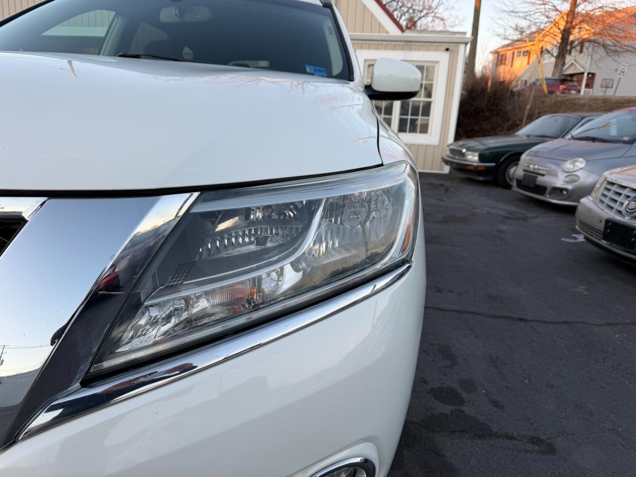 Nissan Pathfinder SV 4WD 2016