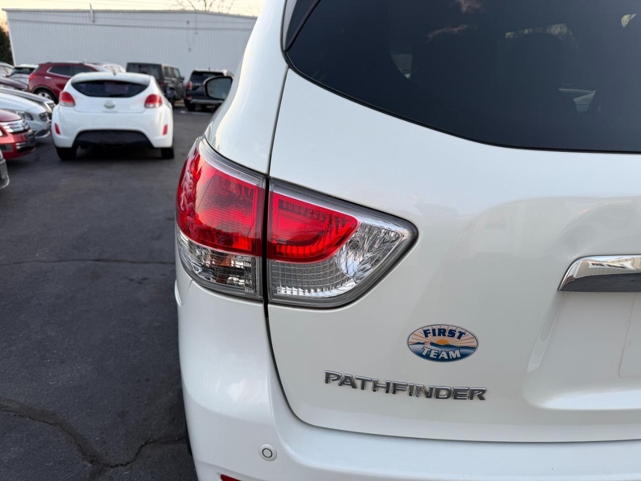 Nissan Pathfinder SV 4WD 2016