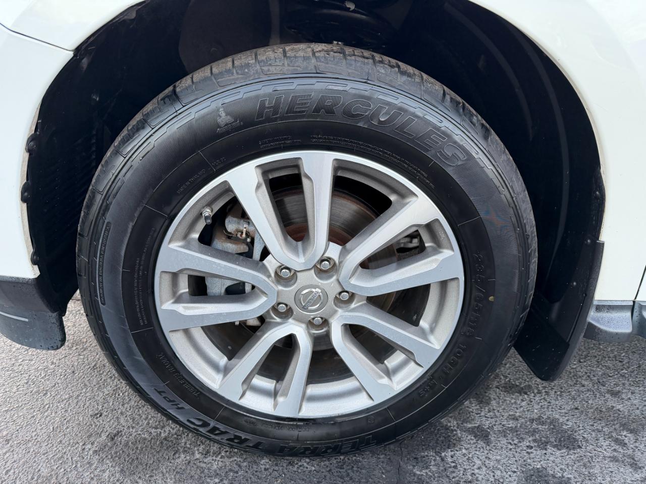 Nissan Pathfinder SV 4WD 2016