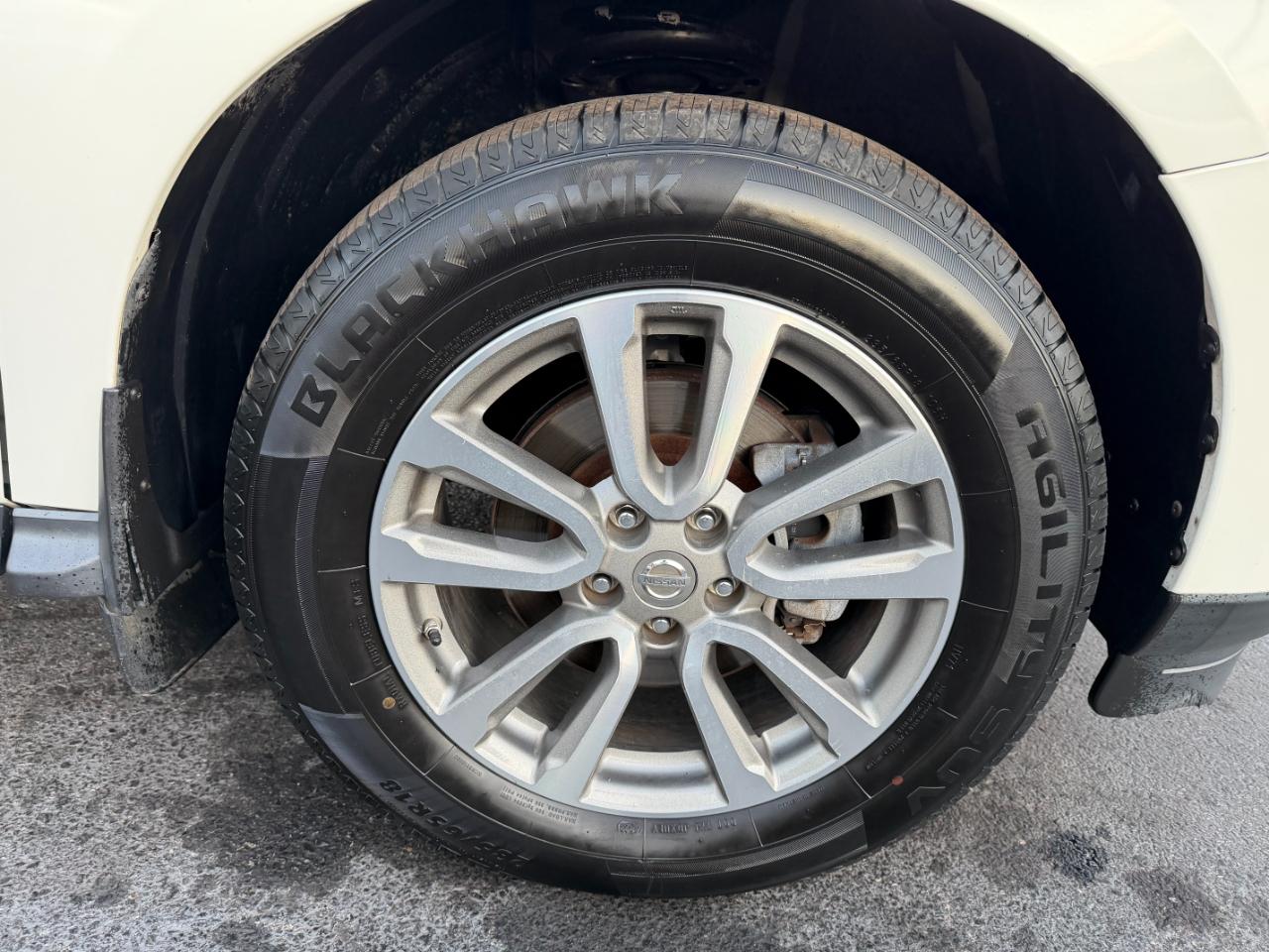 Nissan Pathfinder SV 4WD 2016