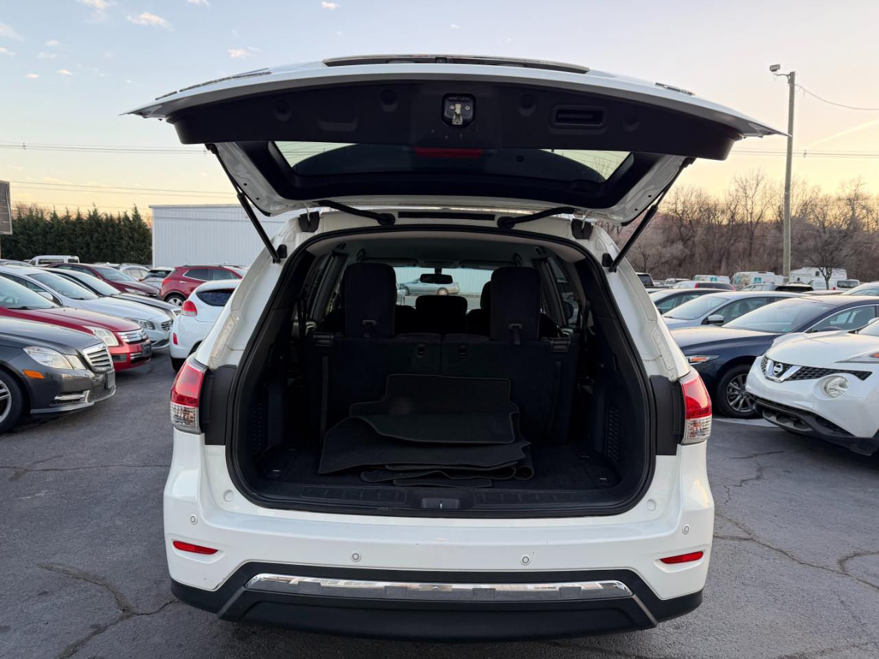 Nissan Pathfinder SV 4WD 2016