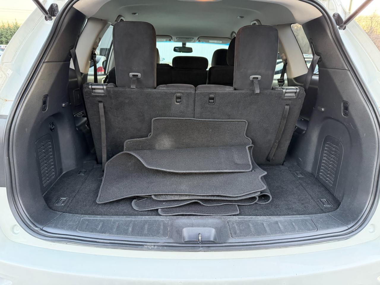 Nissan Pathfinder SV 4WD 2016