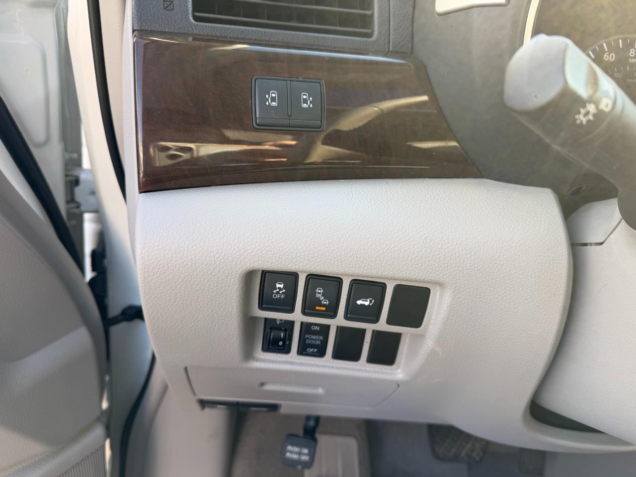 Nissan Quest Platinum 2015