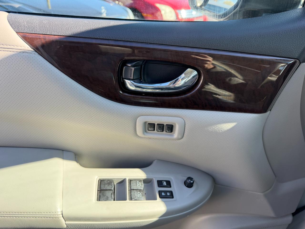 Nissan Quest Platinum 2015