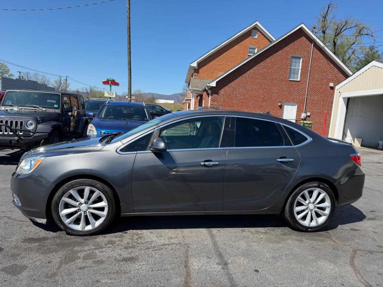 Buick Verano Base 2012