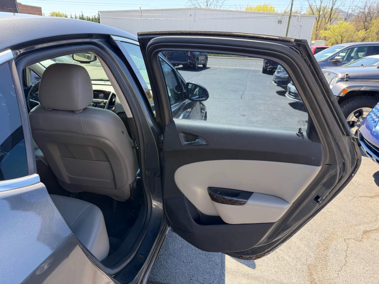 Buick Verano Base 2012