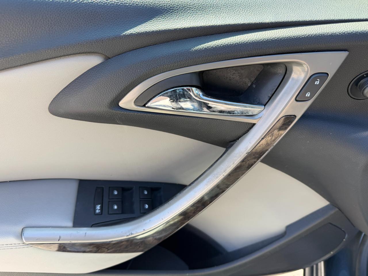 Buick Verano Base 2012