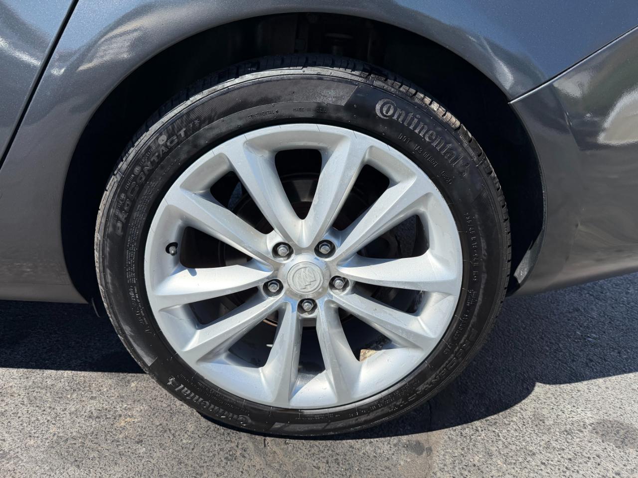 Buick Verano Base 2012