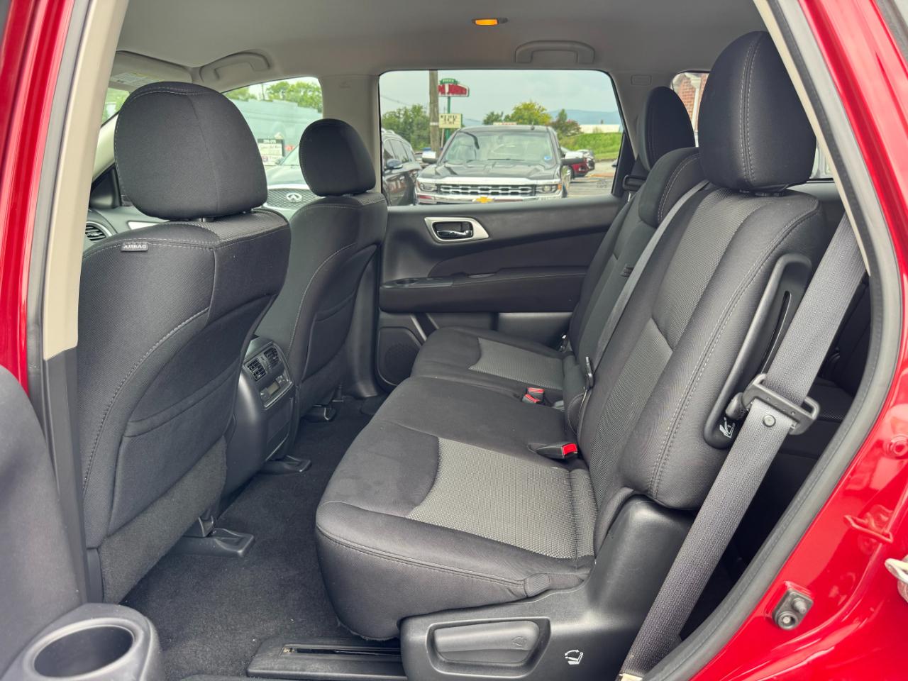 Nissan Pathfinder S 2017