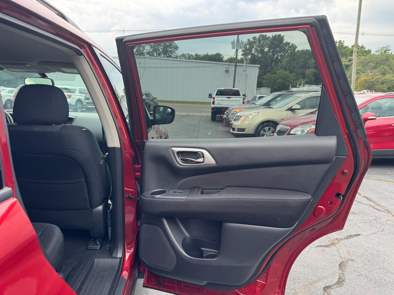 Nissan Pathfinder S 2017