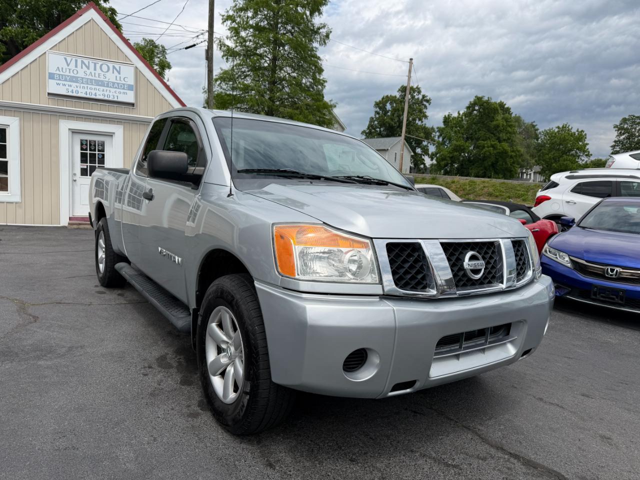Nissan Titan SV King Cab 4WD 2010