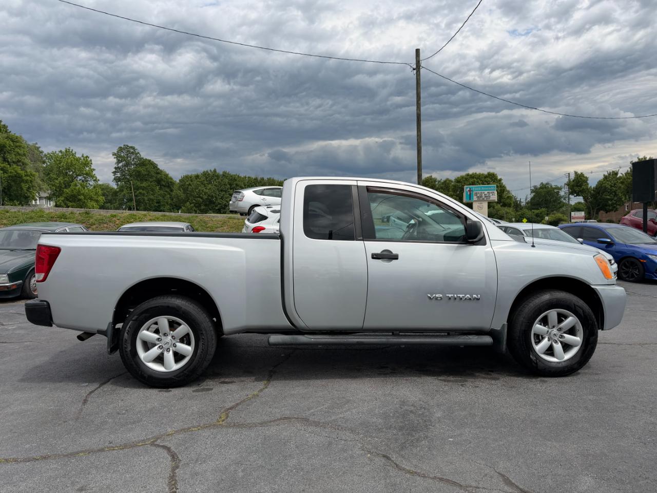Nissan Titan SV King Cab 4WD 2010