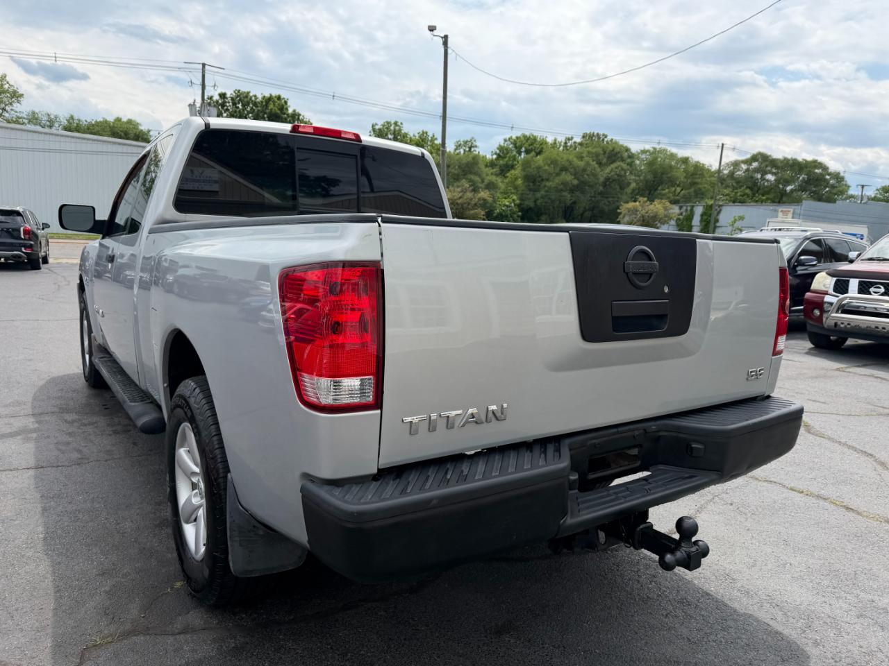 Nissan Titan SV King Cab 4WD 2010