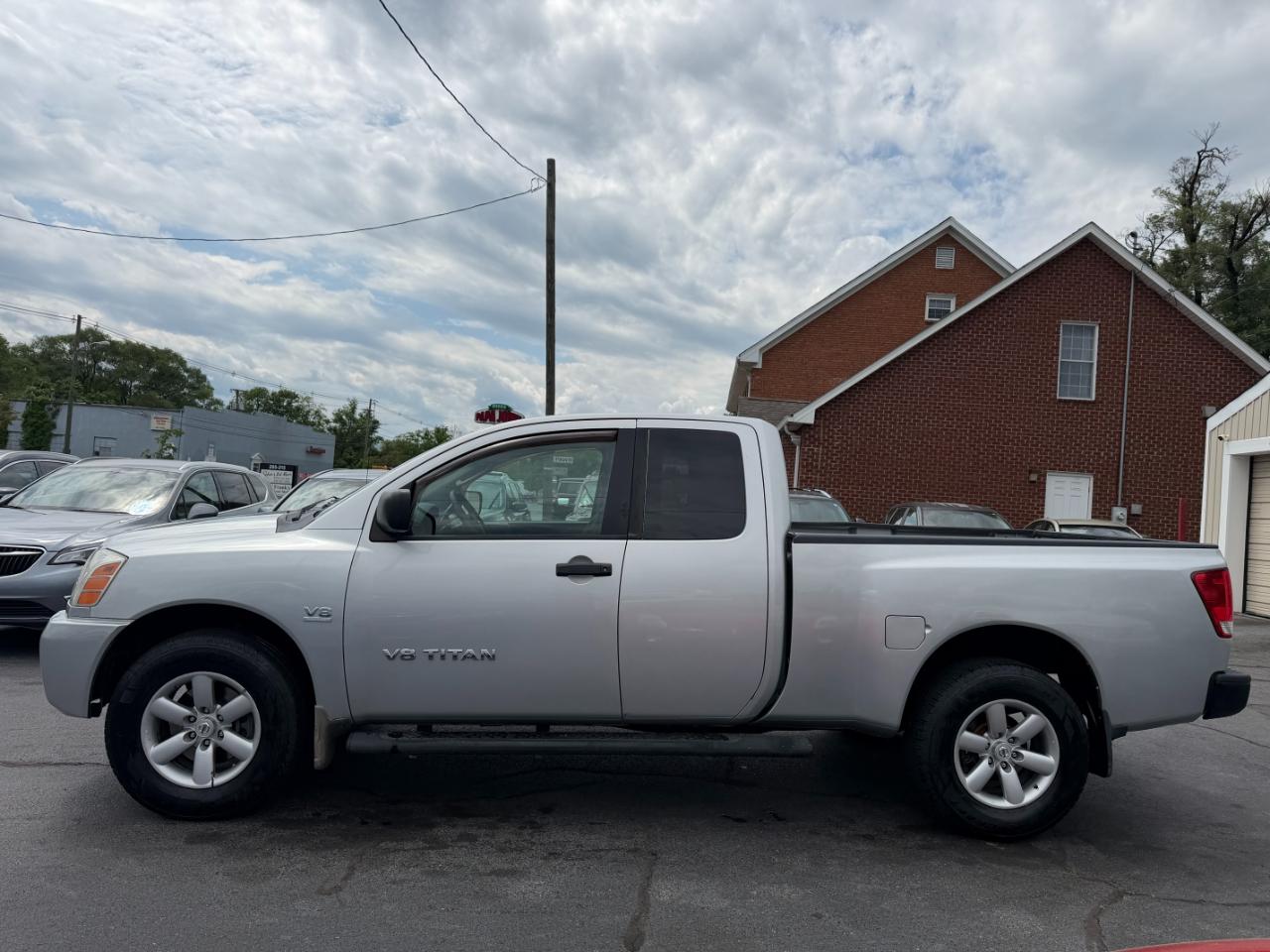 Nissan Titan SV King Cab 4WD 2010
