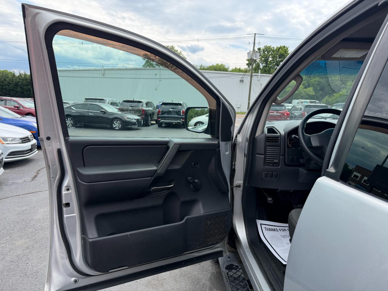 Nissan Titan SV King Cab 4WD 2010