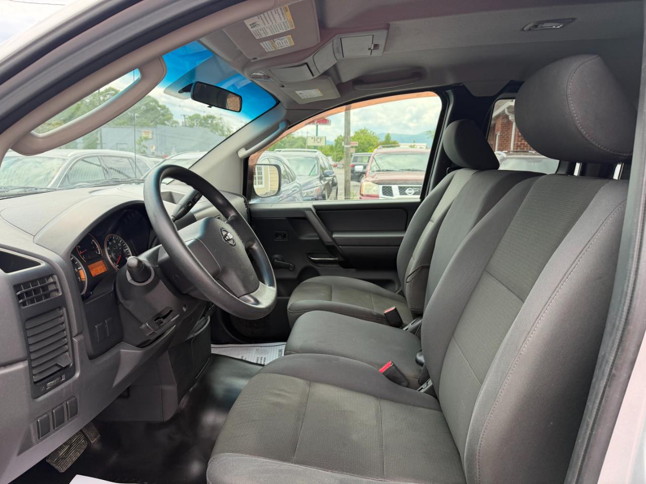 Nissan Titan SV King Cab 4WD 2010