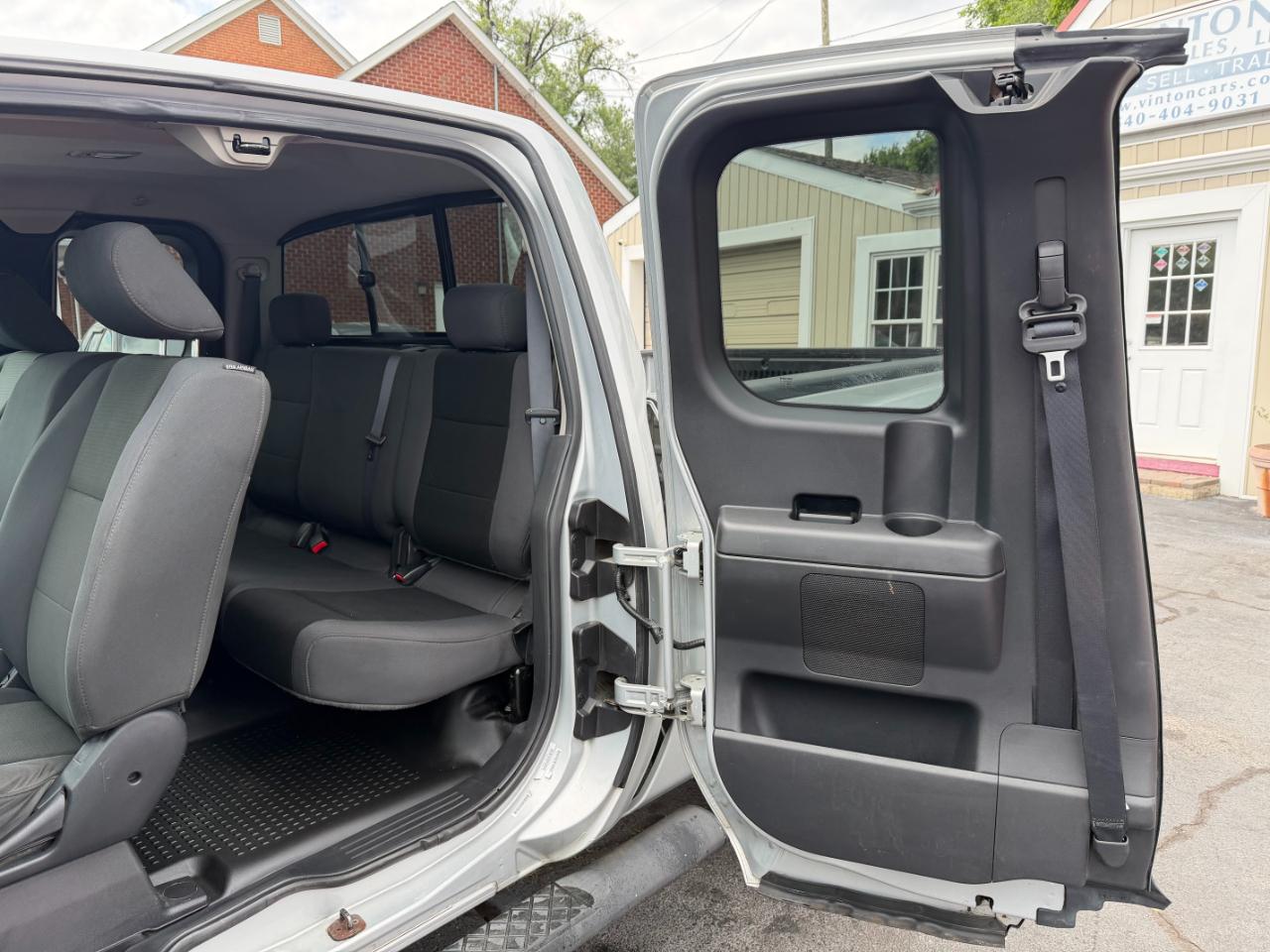 Nissan Titan SV King Cab 4WD 2010