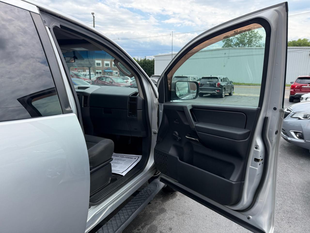 Nissan Titan SV King Cab 4WD 2010