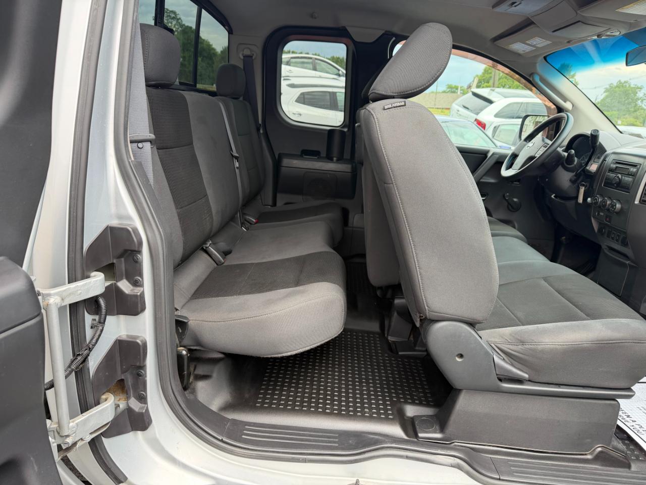 Nissan Titan SV King Cab 4WD 2010