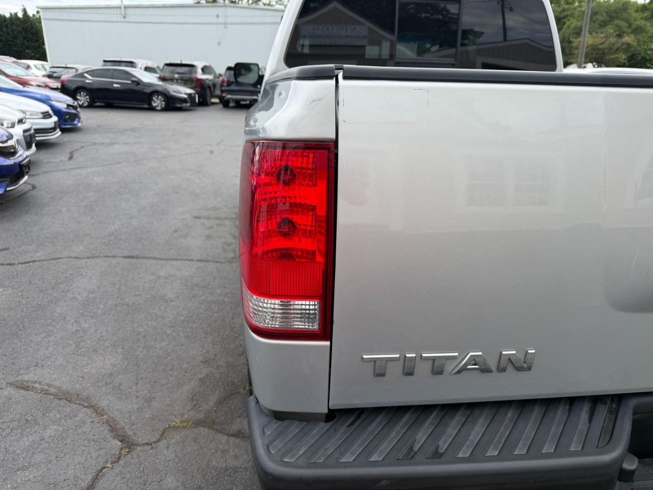 Nissan Titan SV King Cab 4WD 2010