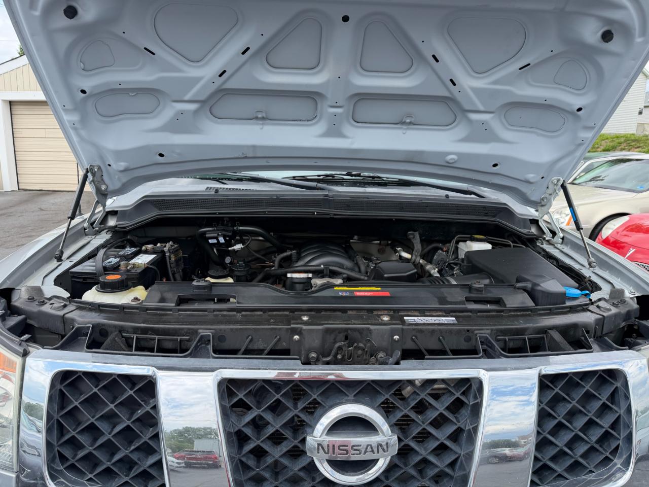 Nissan Titan SV King Cab 4WD 2010