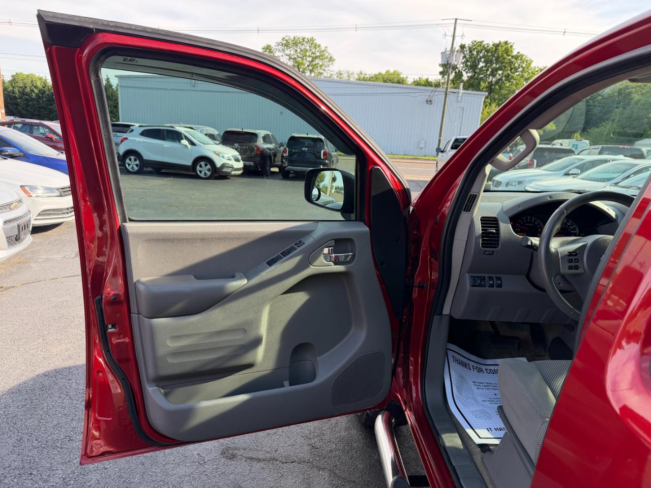 Nissan Frontier SV Crew Cab 4WD 2016