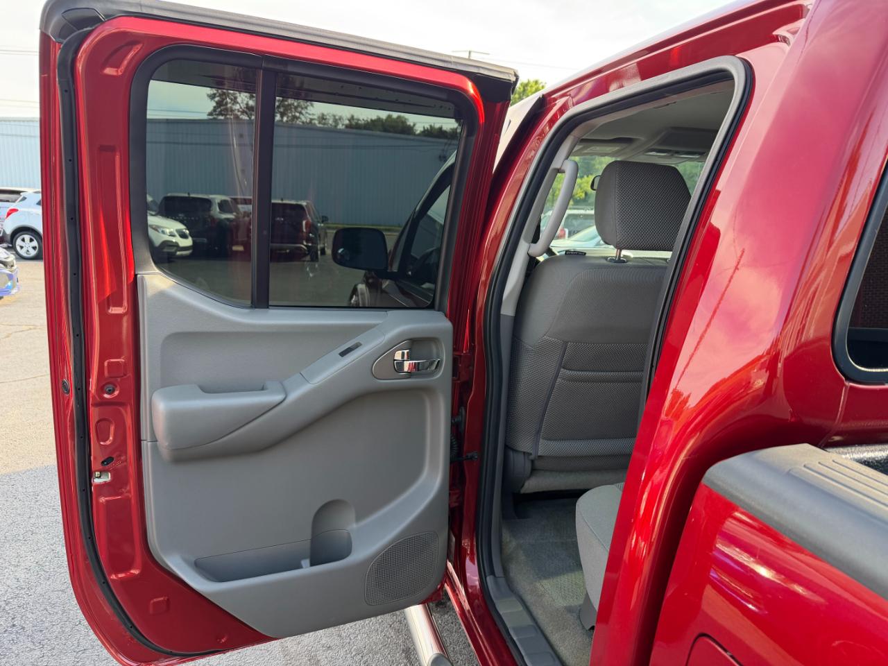 Nissan Frontier SV Crew Cab 4WD 2016