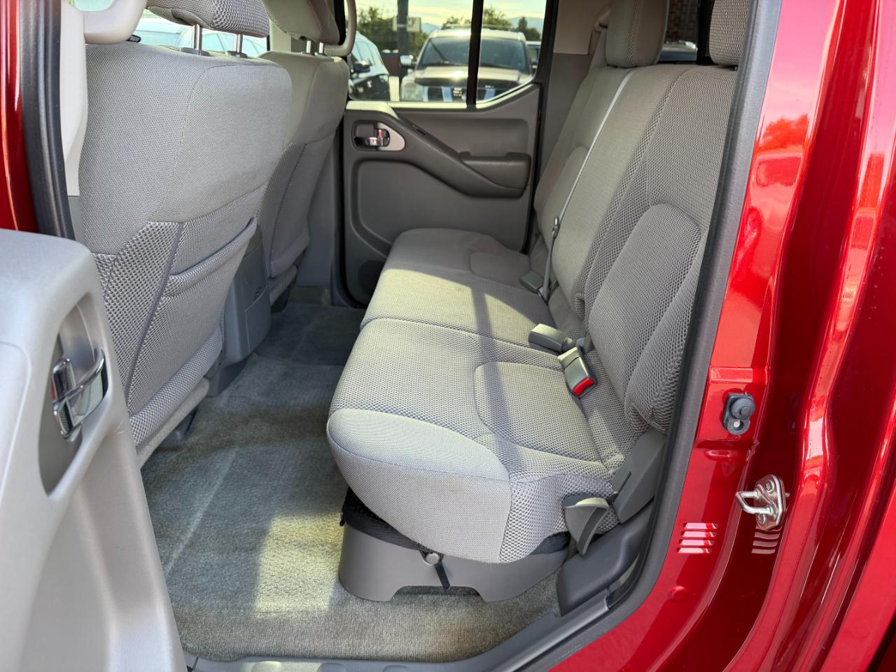 Nissan Frontier SV Crew Cab 4WD 2016
