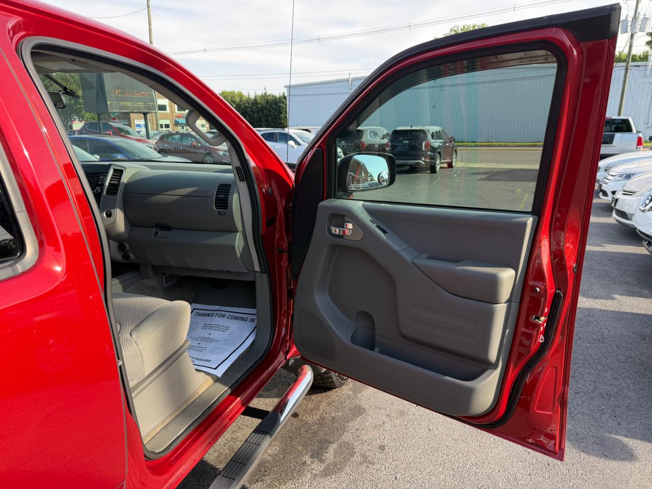 Nissan Frontier SV Crew Cab 4WD 2016