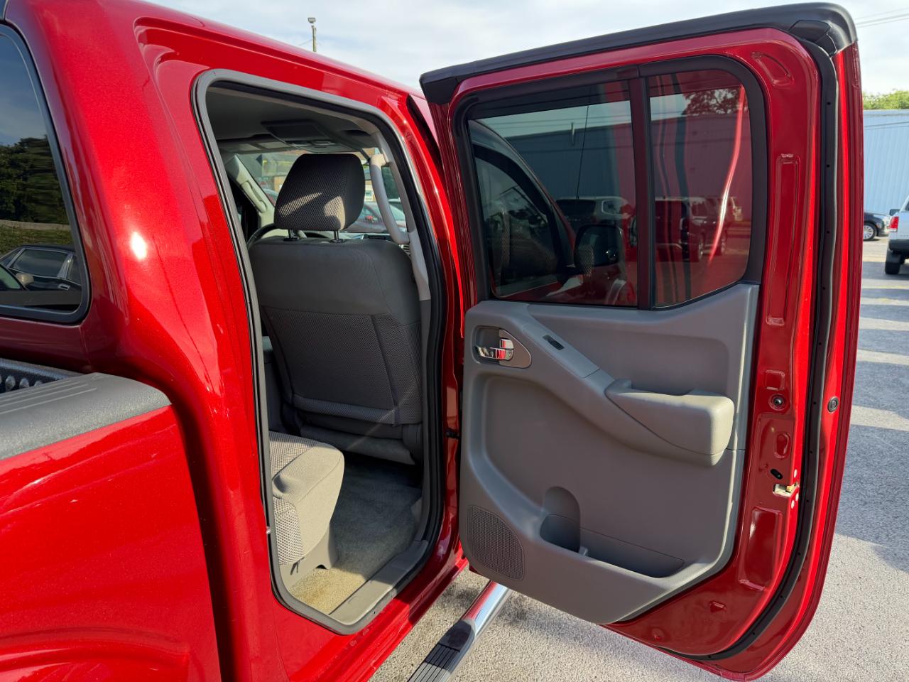 Nissan Frontier SV Crew Cab 4WD 2016