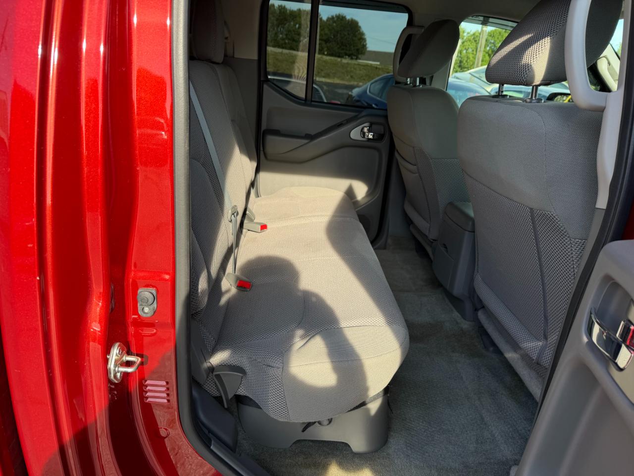 Nissan Frontier SV Crew Cab 4WD 2016