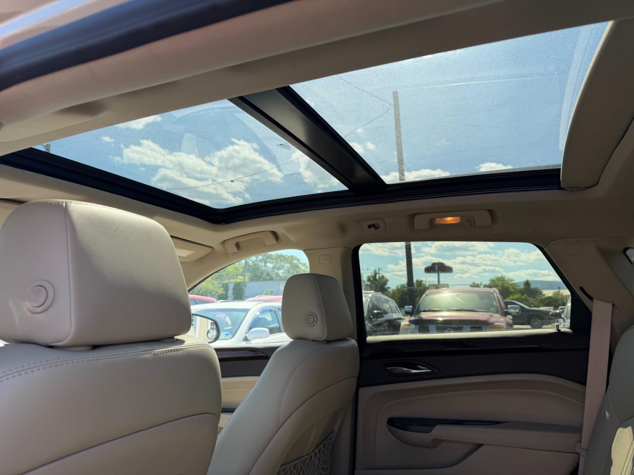 Cadillac SRX Luxury 2012