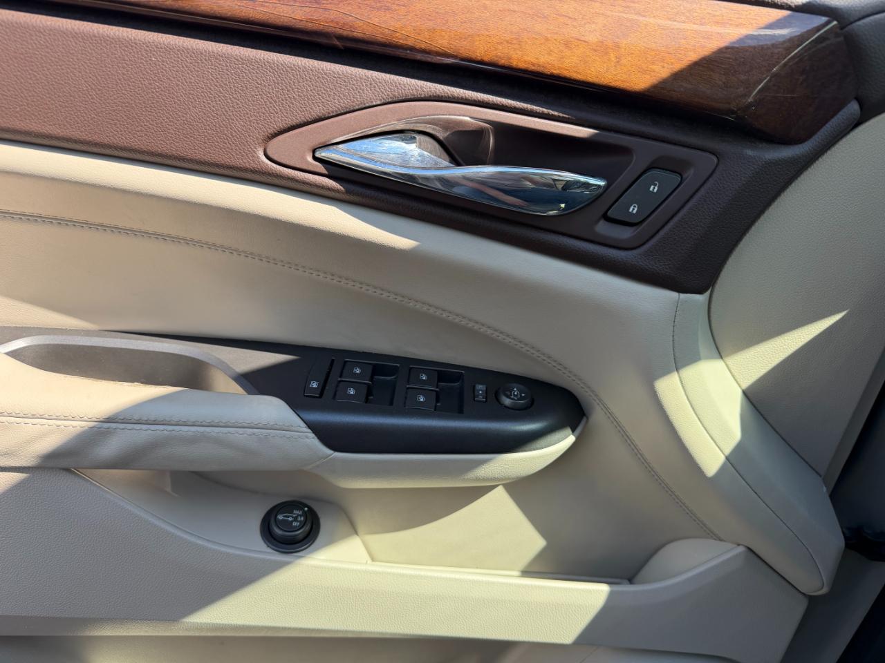 Cadillac SRX Luxury 2012