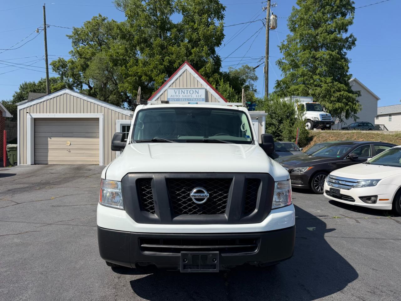 Nissan NV Cargo NV2500 HD Standard Roof V6 SV 2016