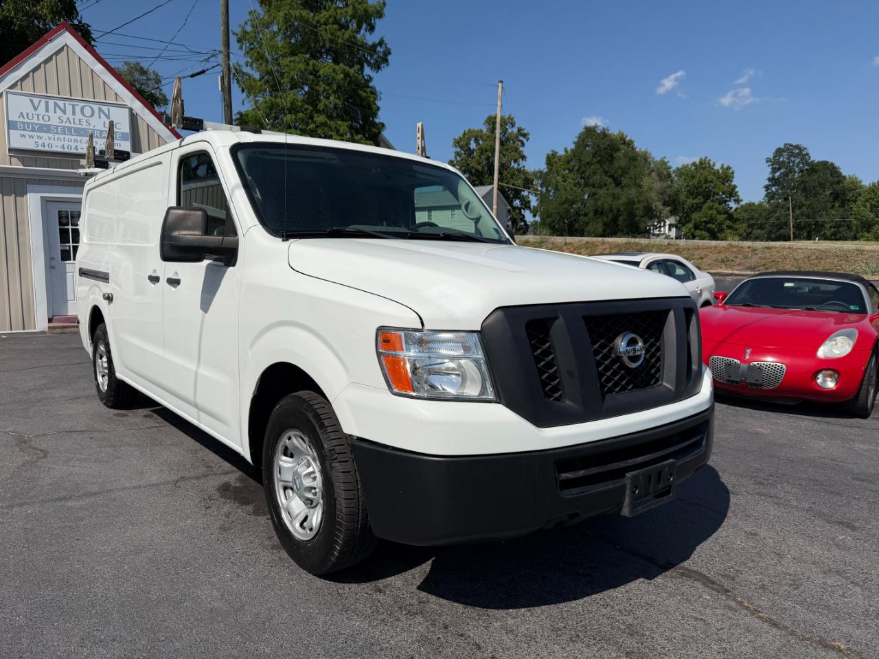 Nissan NV Cargo NV2500 HD Standard Roof V6 SV 2016