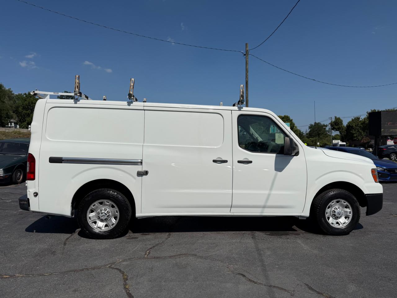 Nissan NV Cargo NV2500 HD Standard Roof V6 SV 2016